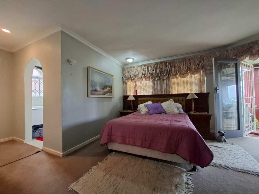 4 Bedroom Property for Sale in Wavecrest Eastern Cape